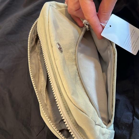 Lululemon Double Zip Pouch - Large 2L - Picture 3 of 4